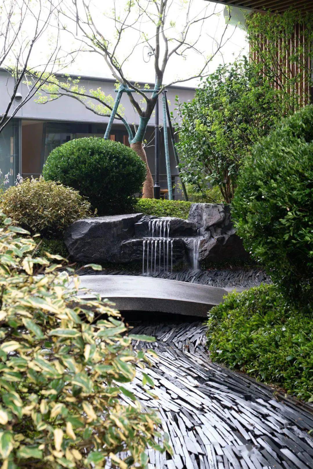 天玺△四川领地莲花湖[黑山石·项目案例]产品展示02△企业环境现公司