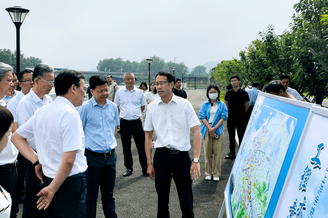 华伟,宋越舜,戎雪海,许亚南,印黎晴及陈国军参加