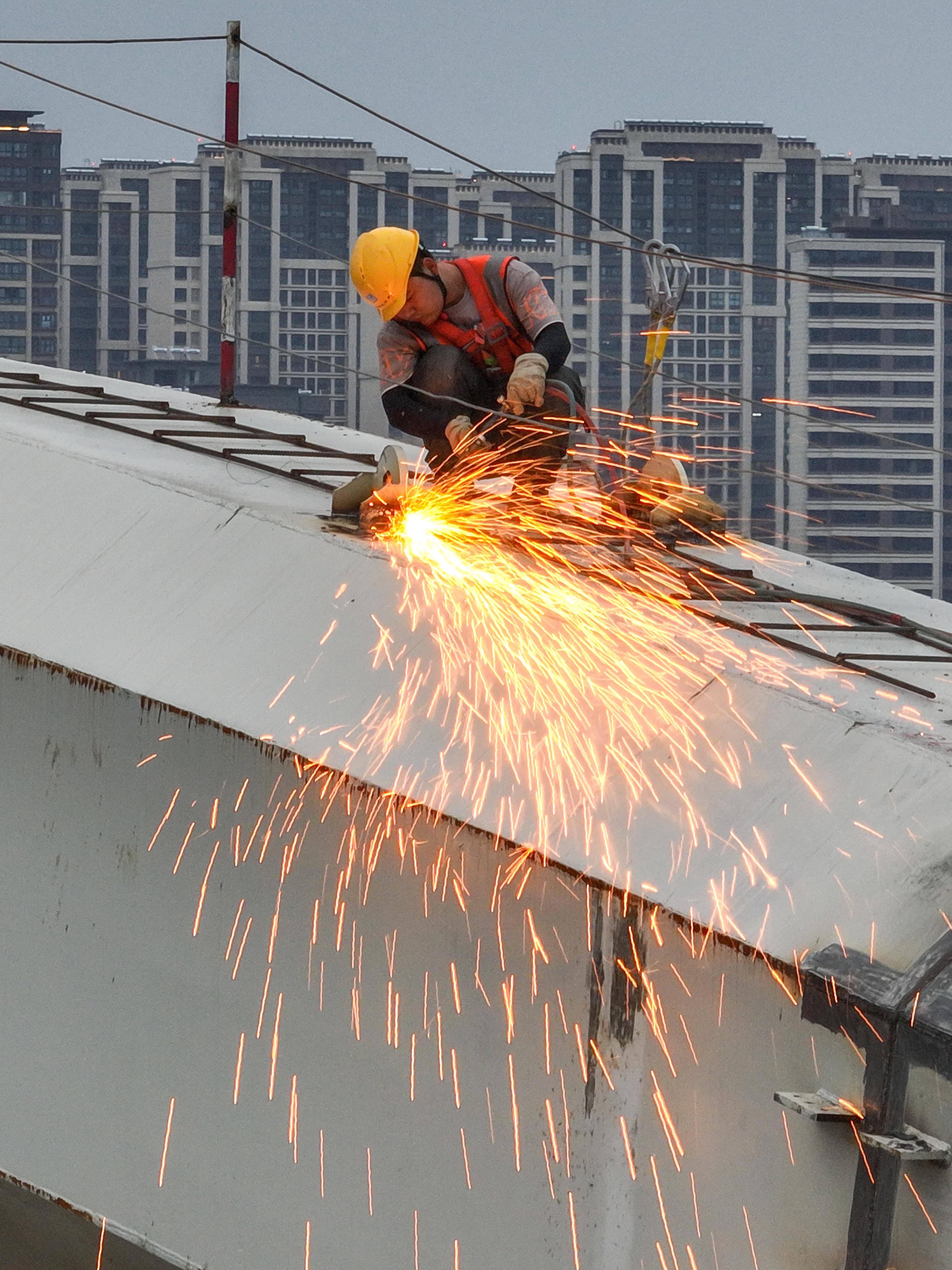 经济 南京梅苑南路跨秦淮新河大桥建设有序推进