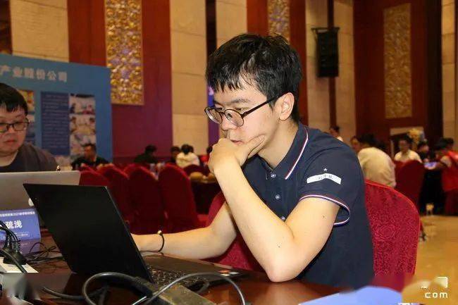 宁波疏浅队刘宇航六段武汉中合队李翔宇六段南京苏中建设队刘曦五段