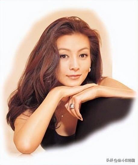 80年代就被称作电脑美人,如今满60减30_黄薪惠_max_外貌