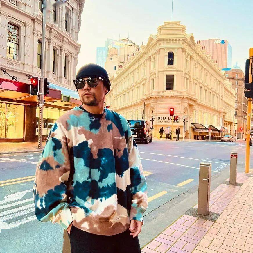 周杰伦让新西兰网友推荐他去哪玩,回复笑喷了!_周董_演唱会_理由