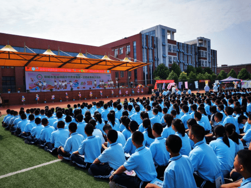 河南省项城市莲溪初级中学"小小社团迷"玩转"六一"_机器人_街舞_成果