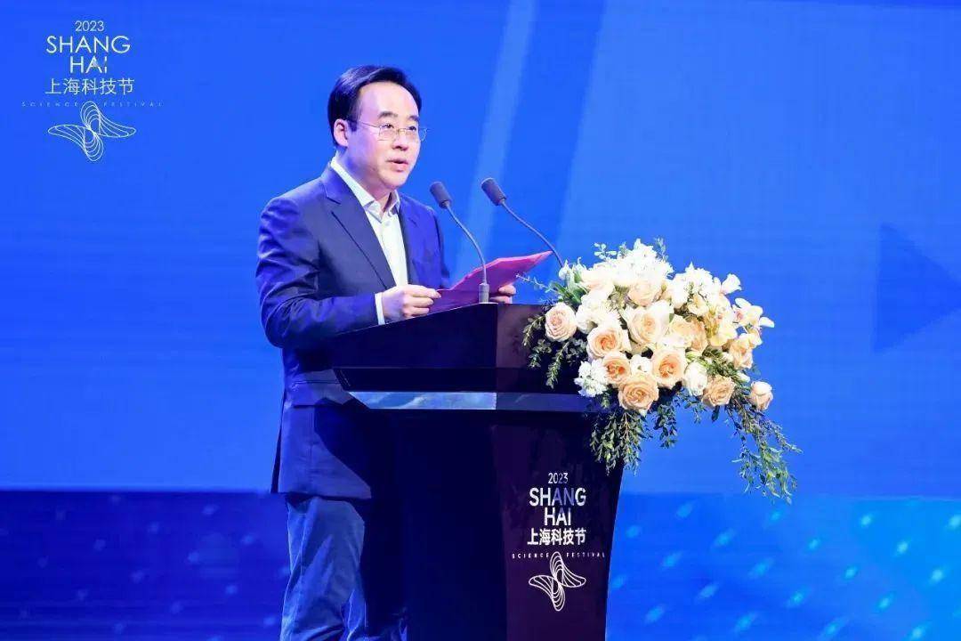 该让大伟哥教陈睿做游戏了_互联网公司_二次元_业务