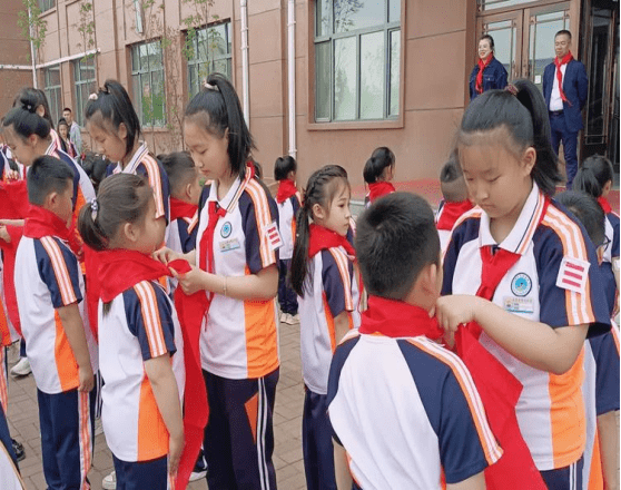 【入队仪式】"学习二十大 争做好队员"——汤原县第一小学开展新队员