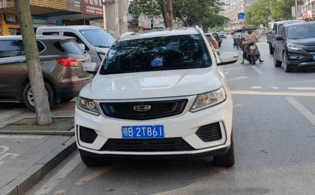 县医院浙c3d9l6违停地点:畔山华府门口消防通道鄂a5jbr9本期继续曝光