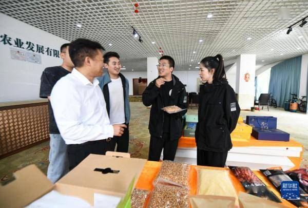 回到大山,"95后"小伙为家乡带货_王光强_汶川县_直播