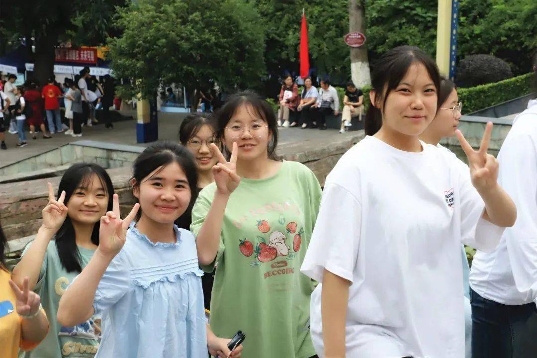 高考首日,兴文学子奔赴考场_考试_考生_考点