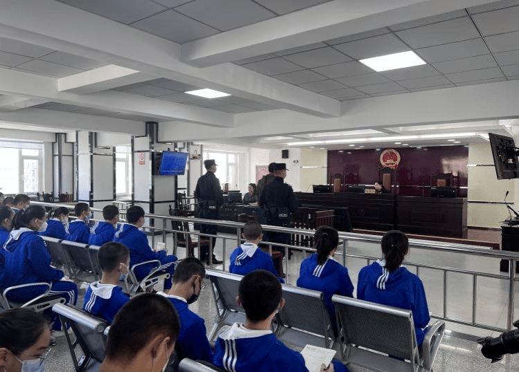 法院开放日 学生学法更懂法