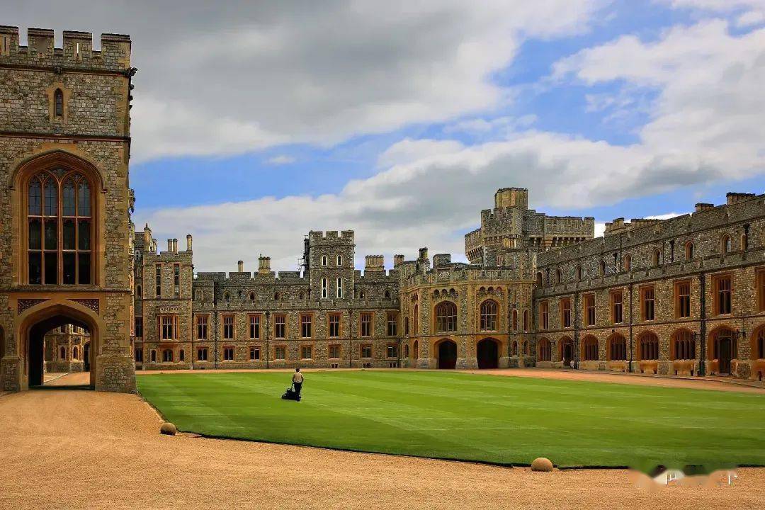 3637走出诺曼门绕道来到北阳台的国家外交大厅(现为博