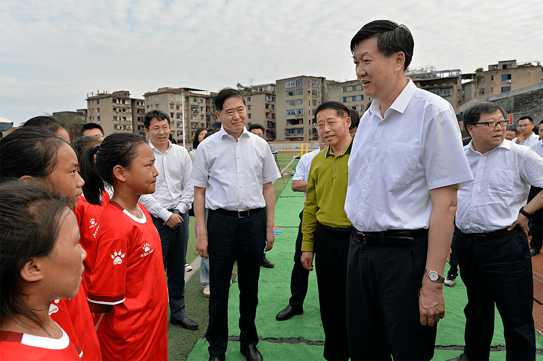 国家体育总局青少司司长李辉,四川省体育局党组书记,局长罗冬灵参加