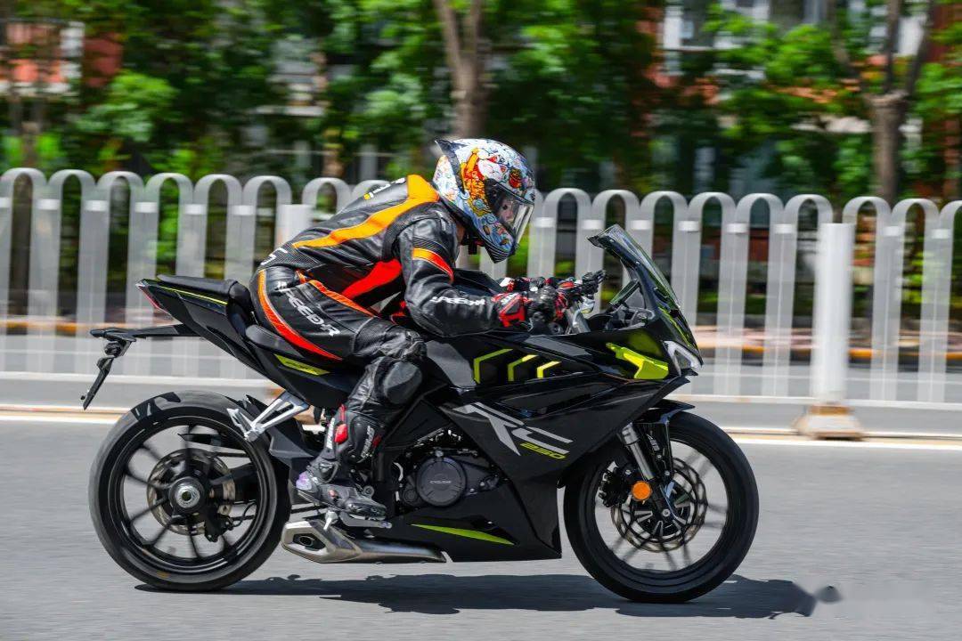 看到py250这个名字可能有些玩家很眼熟,宗申阿普利亚gpr250这是搭载的