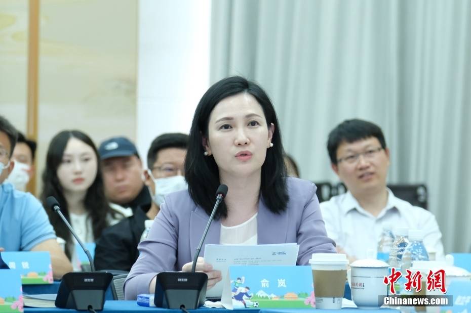 中国新闻社副总编辑,中国新闻网总裁俞岚介绍"玉树藏族青少年北京行"