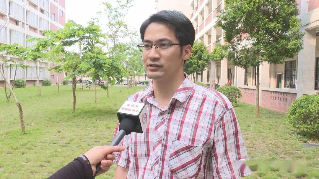 "阳西二中"蓝信封"项目负责人温志强:我们学校的乡村学生,单亲家庭