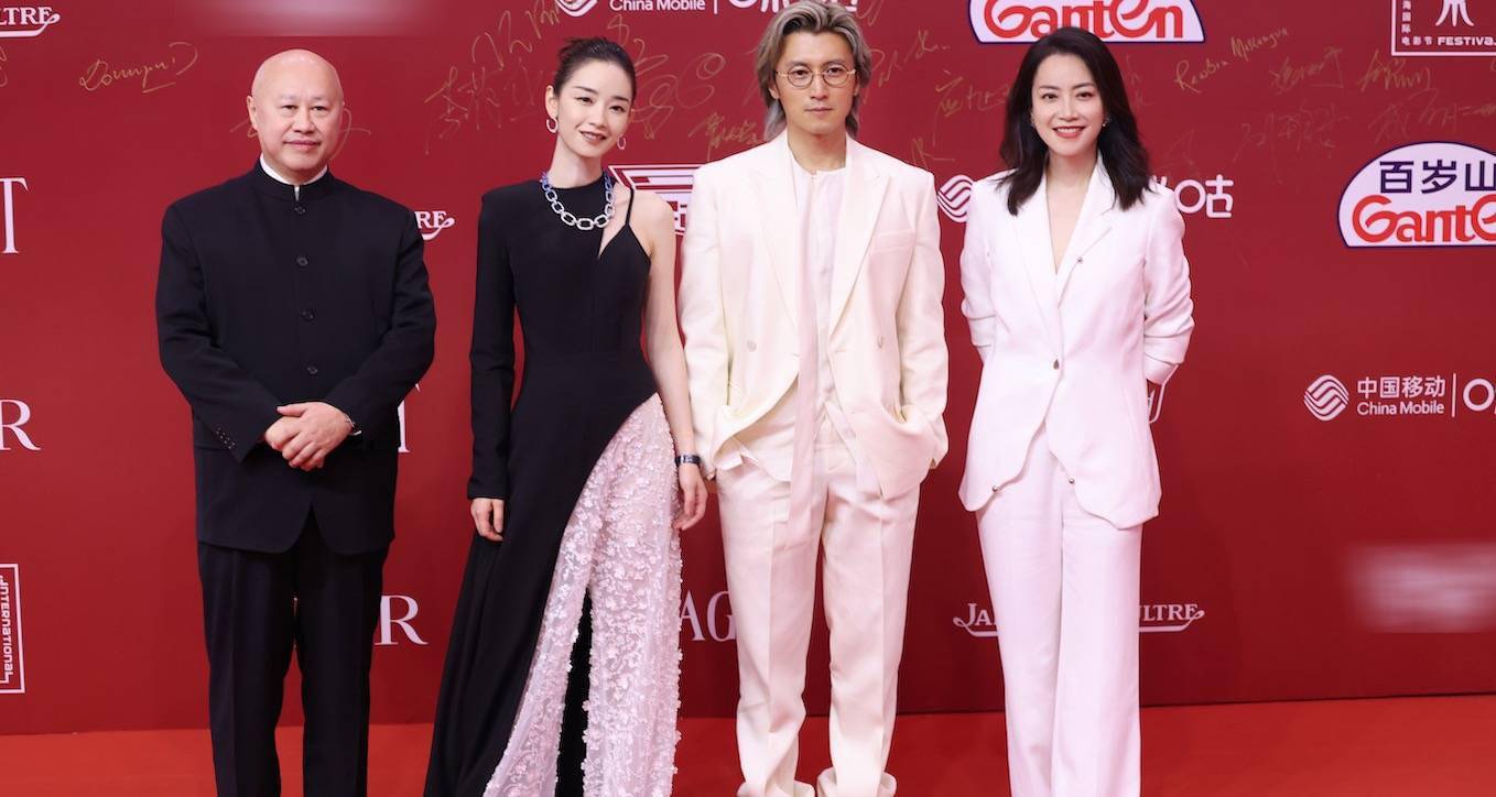 及电影《出入境主力部队》主演兼姿势辅导郭富城,主演刘雅瑟惊喜现身