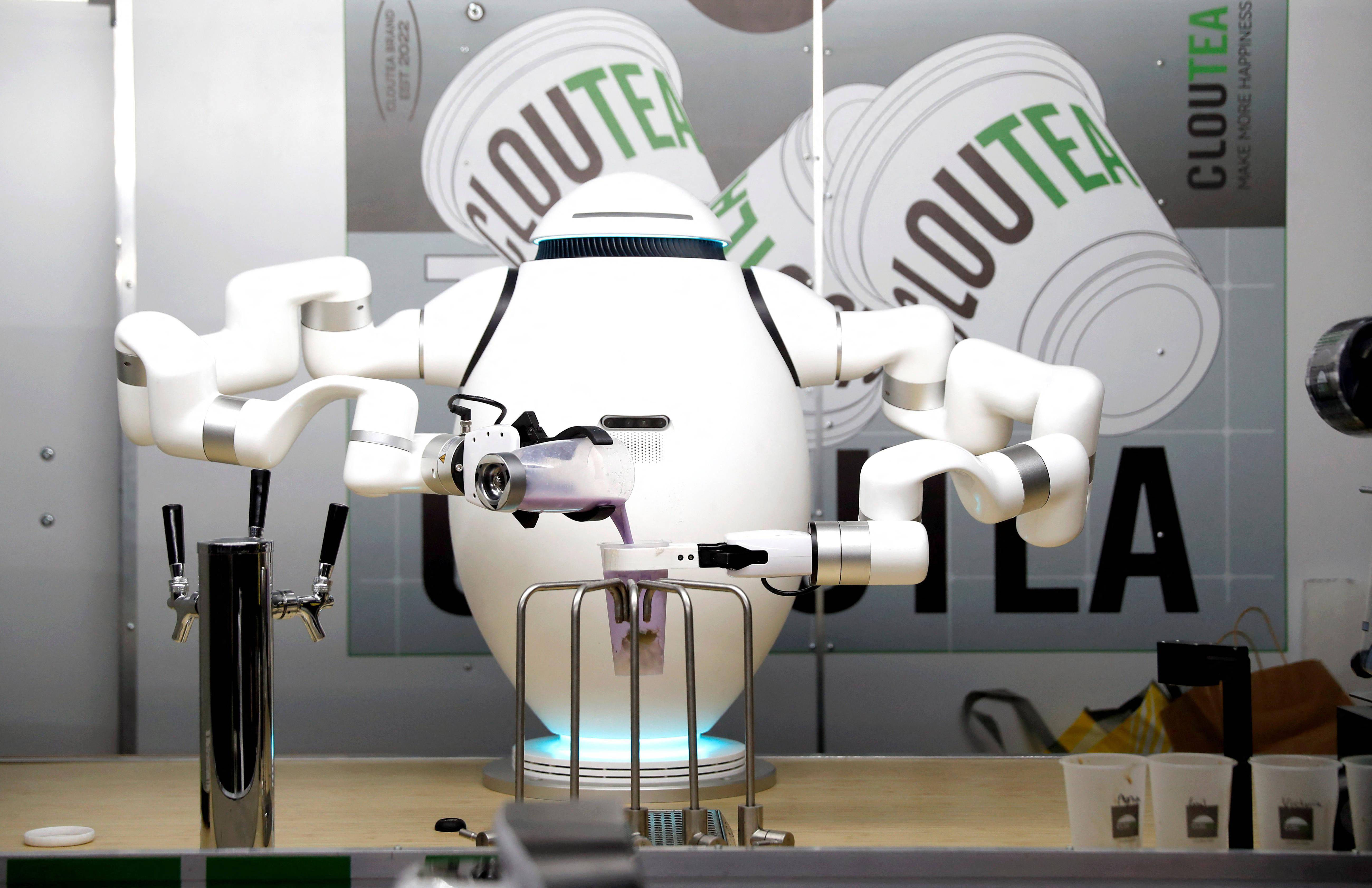 当机器人开始和咖啡师抢"饭碗"……_亚当_工作_咖啡馆