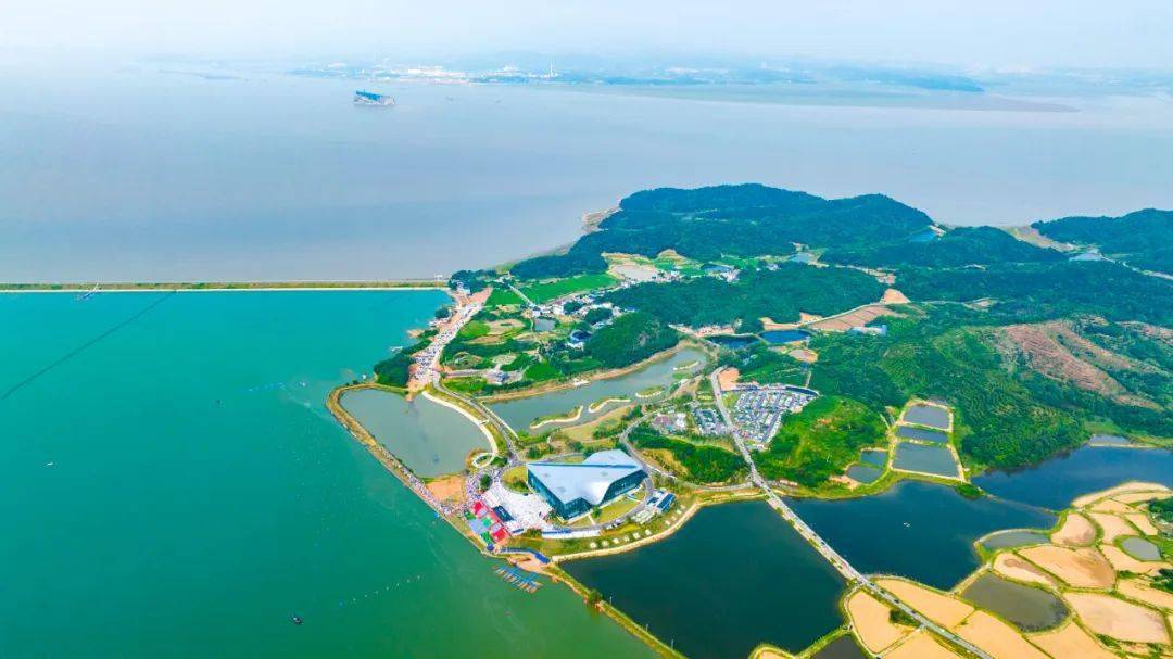 醉美中国·江豚湾第二届湖口县"鄱湖竞渡"龙舟赛举行_参赛_开幕式