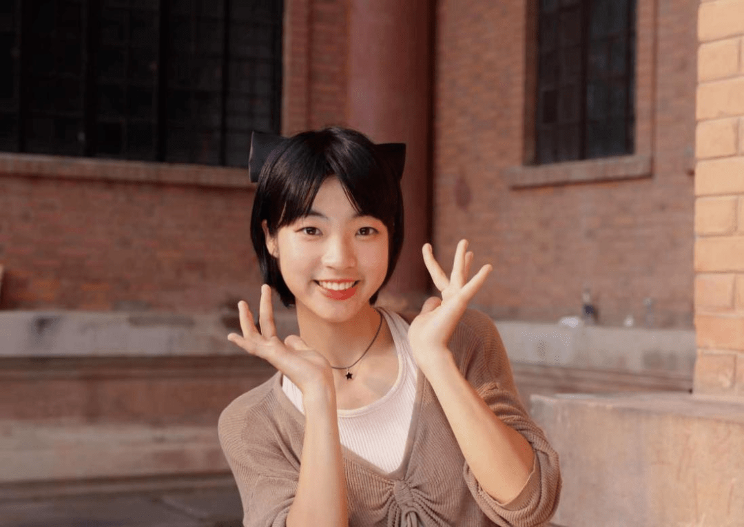 海洋学院2021级海洋科学专业蓝雪人生格言:雄关漫道真如铁,而今迈步