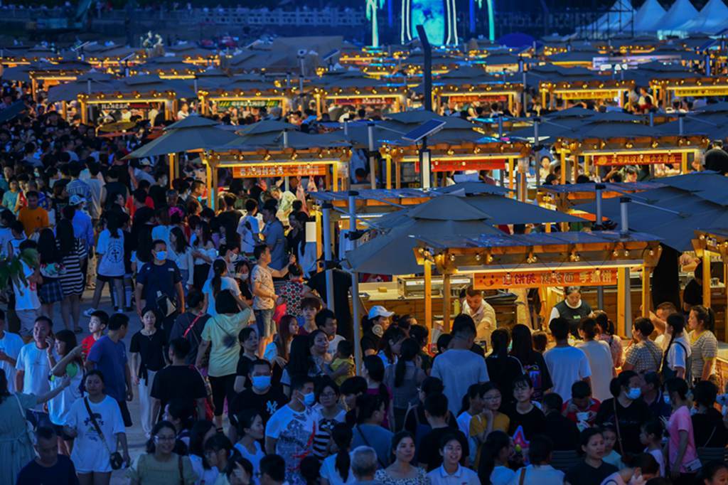 海口白沙门文创市集开市 聚集超700个国内外商家_中新社_餐饮_海南省