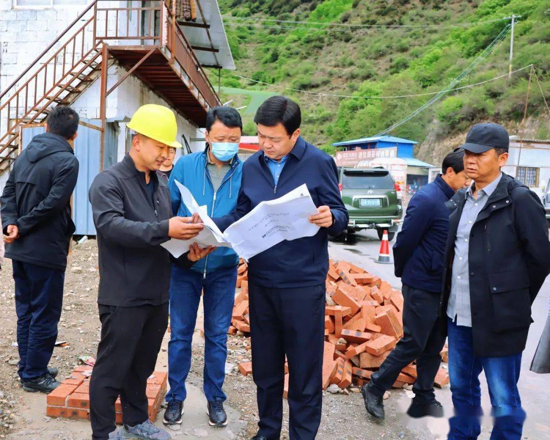 马国忠带队调研德钦县城至飞来寺沿线基础设施提升项目及梅里步道建设
