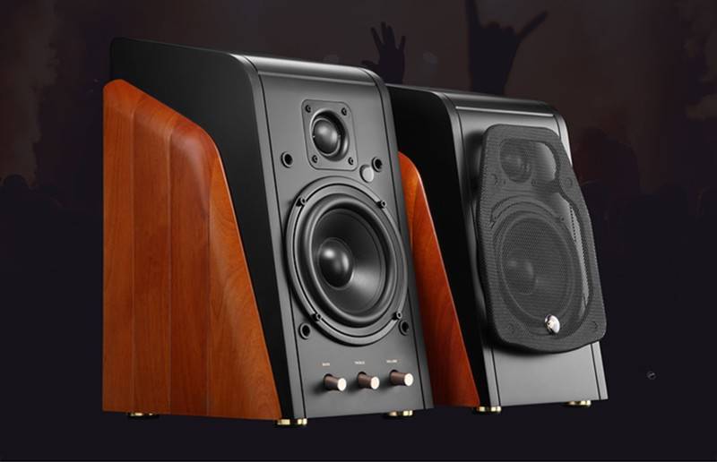 配备两只高品质专业数字放大芯片的惠威m200mkiii 在小功率输出时失真