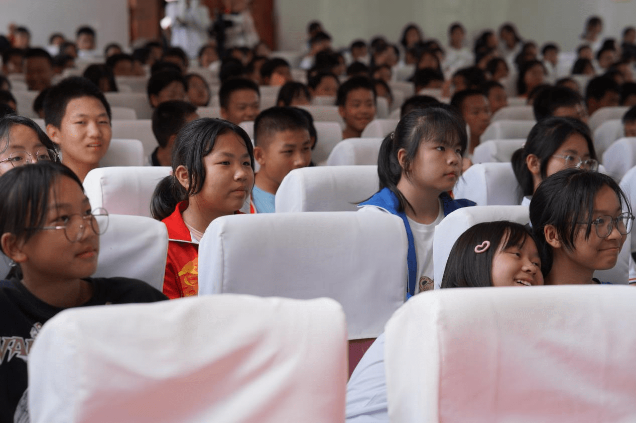 本次文艺演出历时一个月,先后在阳宗镇,七甸街道,汤池街道,明湖中学