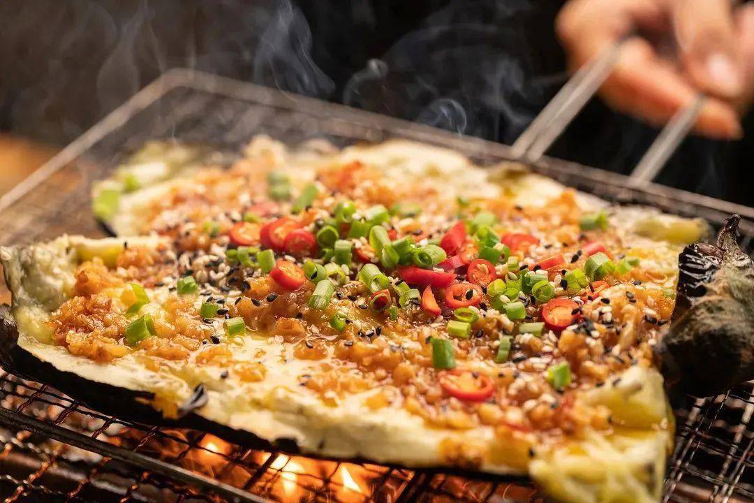不闻人间烟火,但食人间美味 | 这个炎夏就到月亮湾,烤出不一样的美味!