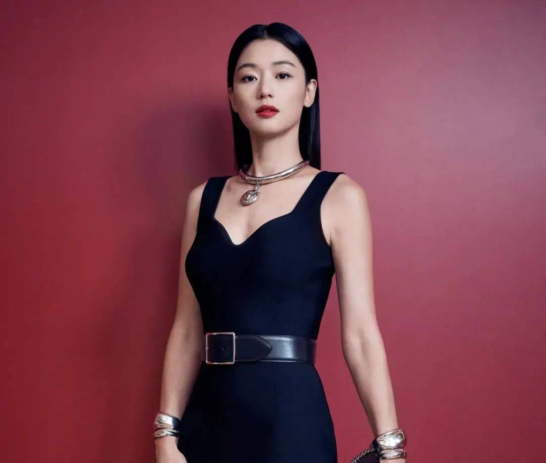 41岁"国民女神"全智贤,生了2胎后重回18岁,高挑苗条_动作_肌肉_身体