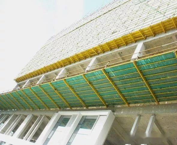 山西一工地,1名工人从20楼坠落,坠入防护网!_脚手架_安全平_平网