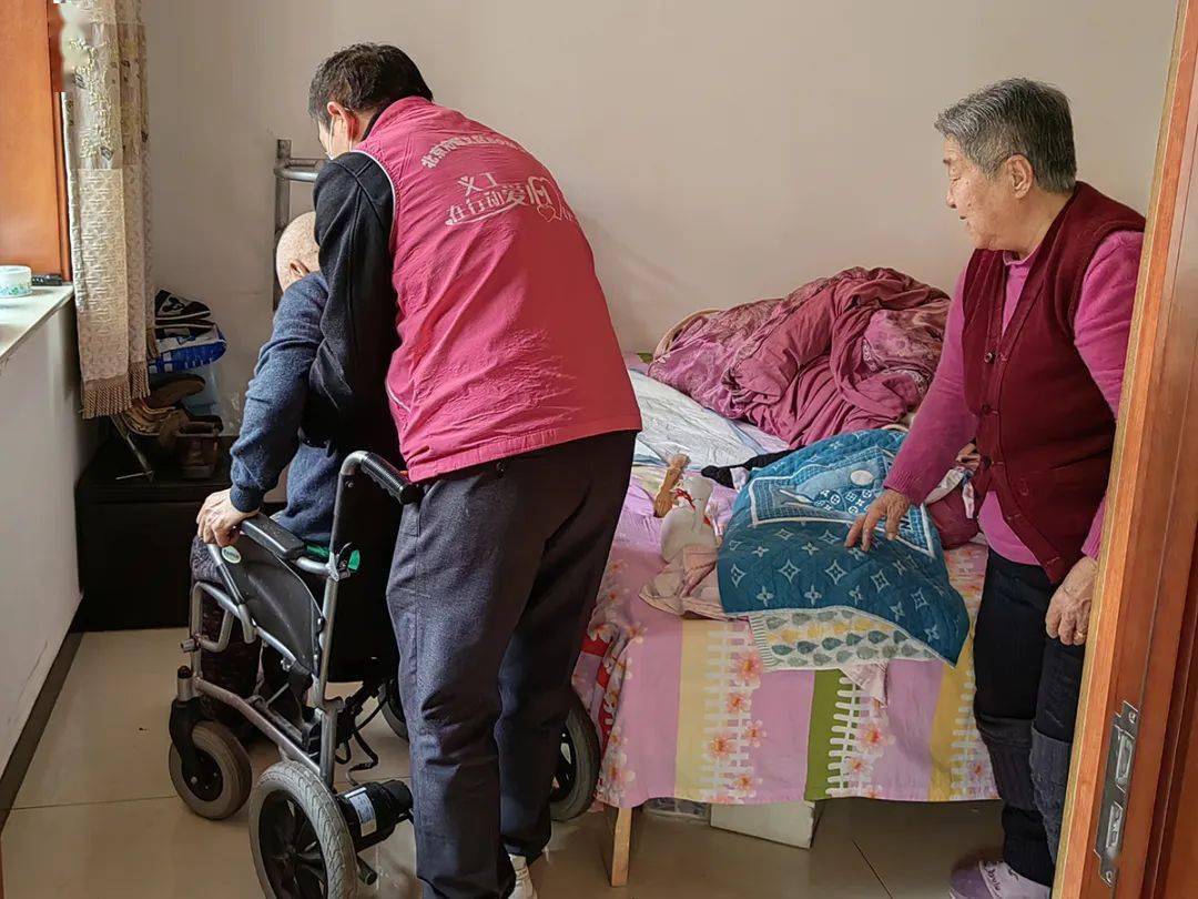 【榜样力量】志愿服务7年,他是社区里的"热心肠"_张宝书_老人_驿站