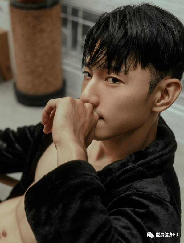 超帅的内衣男模,还有胸毛,喜欢么?