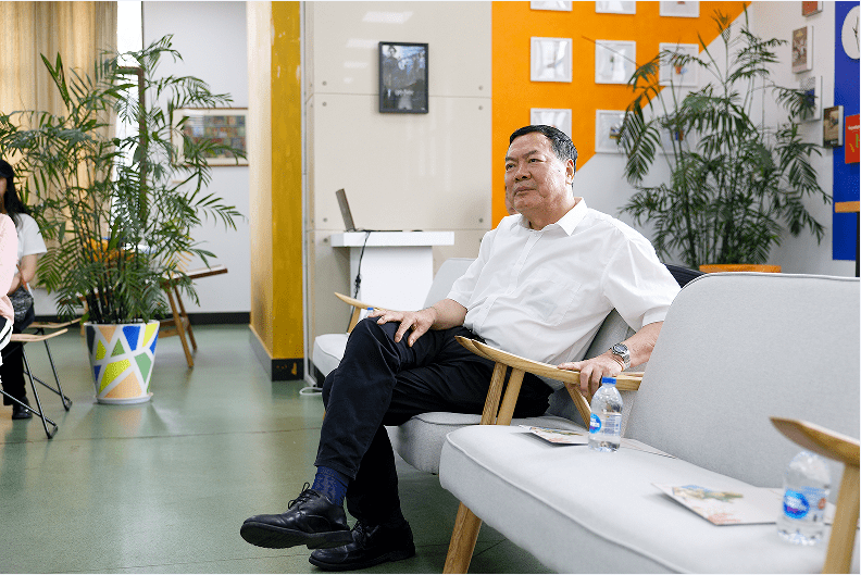 俞振伟,新媒体艺术学院党支部书记,副院长钟晔,美术学院副院长吴继峰