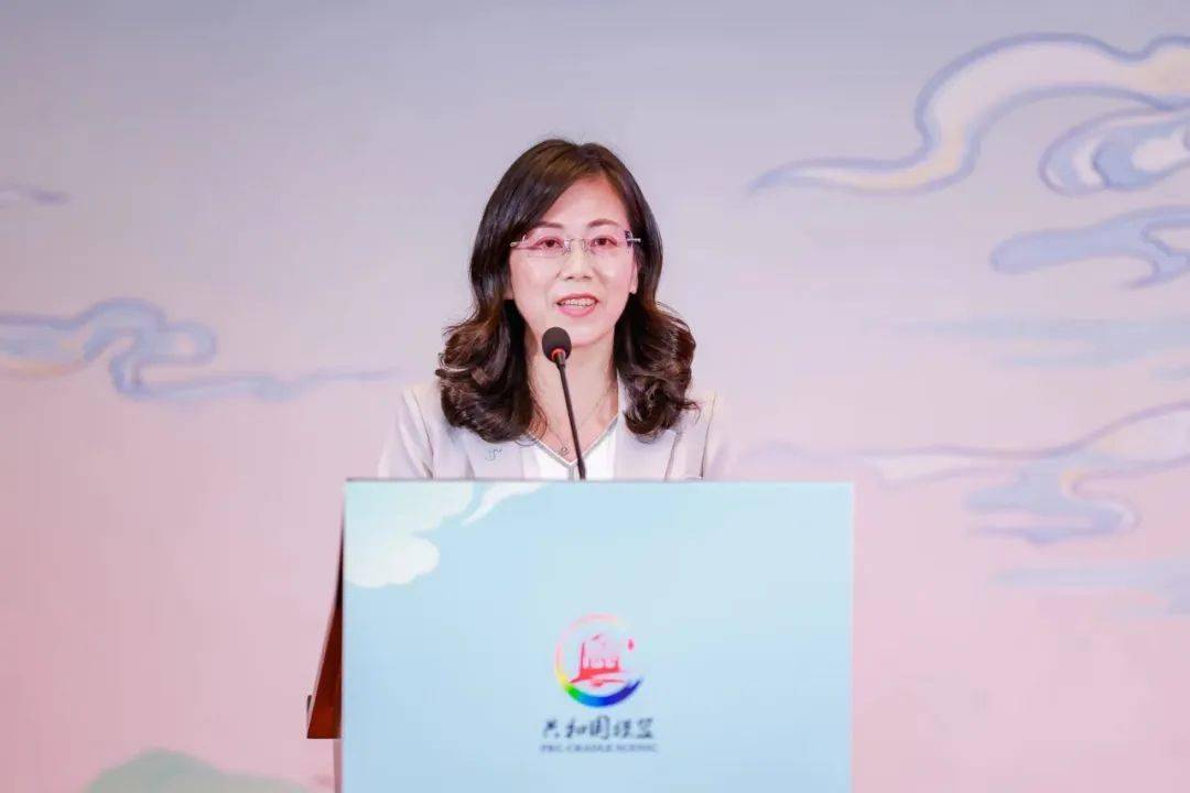 推荐会上,谢江溪详细介绍了瑞金的旅游资源,向大家深情推介瑞金的红色