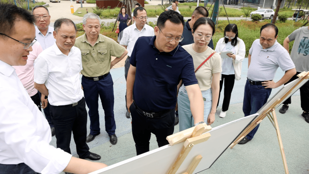 区人大常委会副主任周东胜,苏民益,何线,吕明新,区人民政府副区长牛正