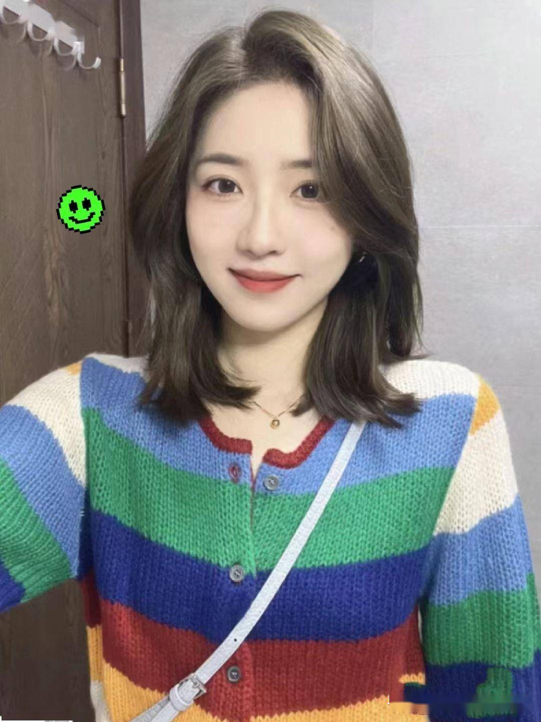 女人上了年纪后还是留齐肩烫发最洋气减龄还特别显脸小