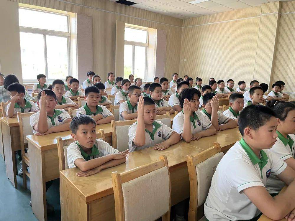 预防校园欺凌——"木兰有约"女法官宣讲团成员走进承德县第二小学_尚