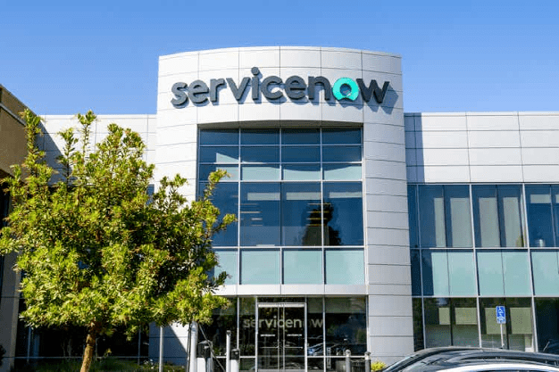 ServiceNow:涨势强劲但暗藏隐忧?_收入_公司_亿美元