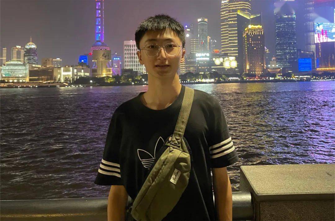 陈雨薇,2021级京东实验班学生.保持绩点4.