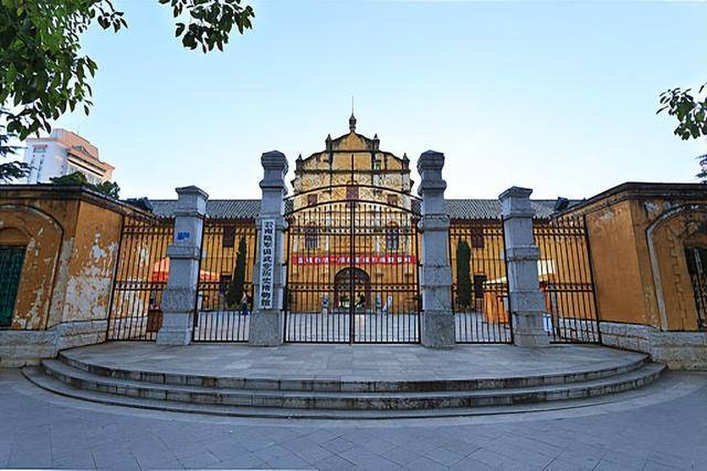 云南讲武堂的今日照片。讲了这么多，大家应该能明白我听到「松坡将军」