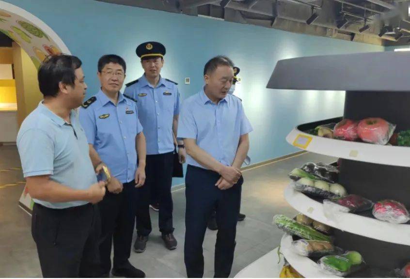 大兴区委常委,常务副区长刘洋带队督导食品安全"两个责任"落实情况