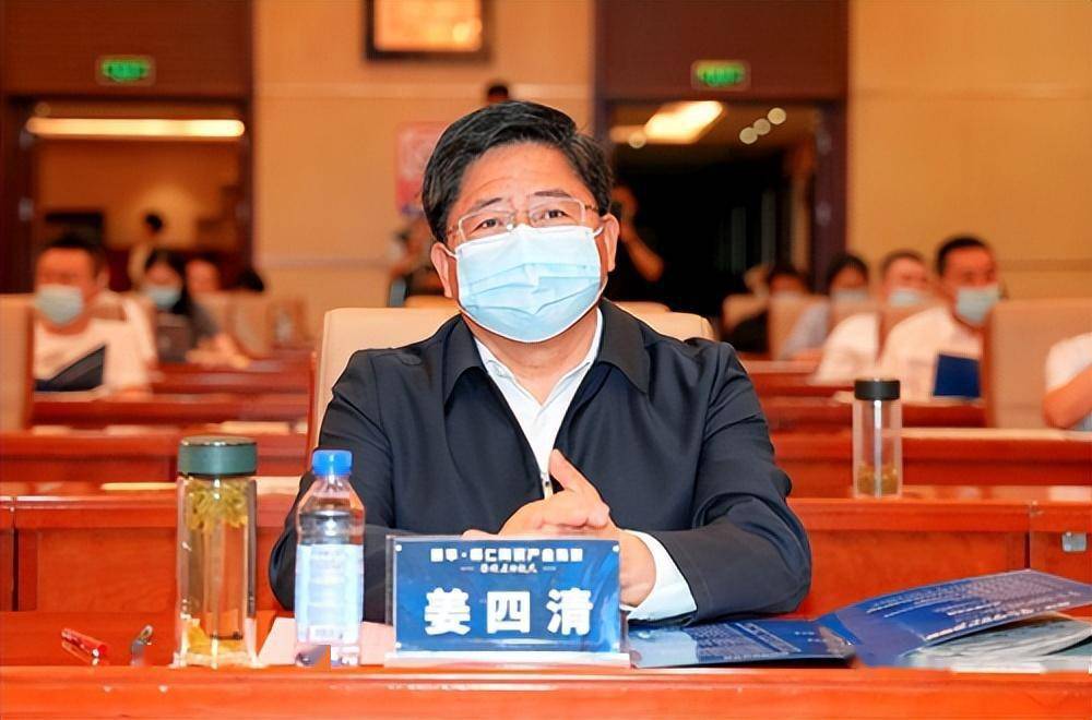 朔州市委书记姜四清说,怀仁陶瓷文化历史悠久,陶瓷产业蓬勃兴旺,形成