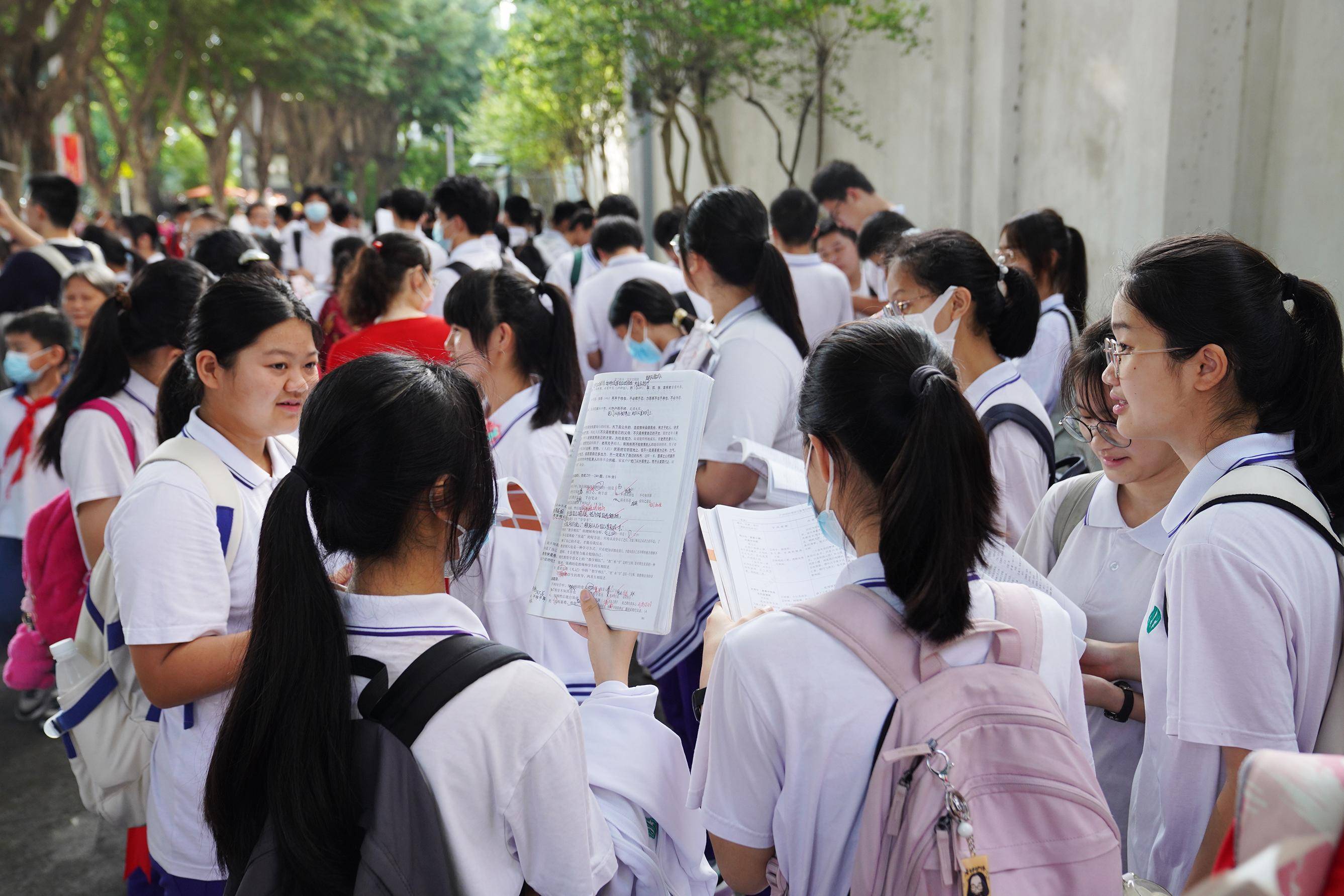 图集|冲鸭,少年——直击广州中考首日现场_羊城_林桂炎_pai