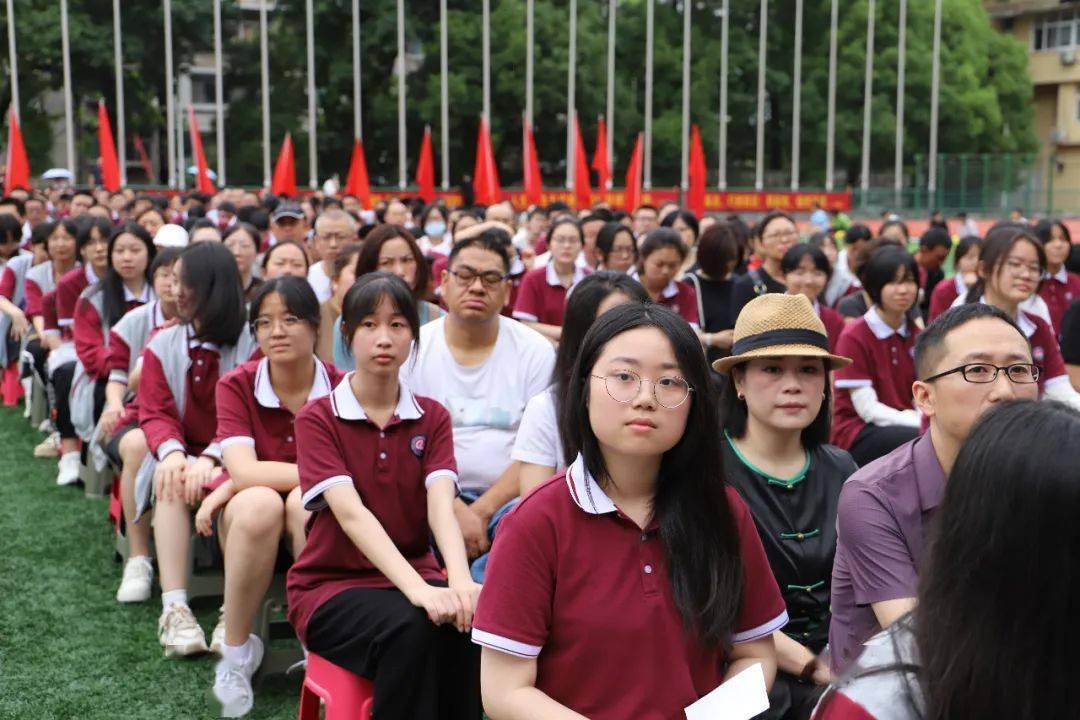 为梦起航 出征高三| 恩施市第一中学2024届高三举行开班仪式_全体师生
