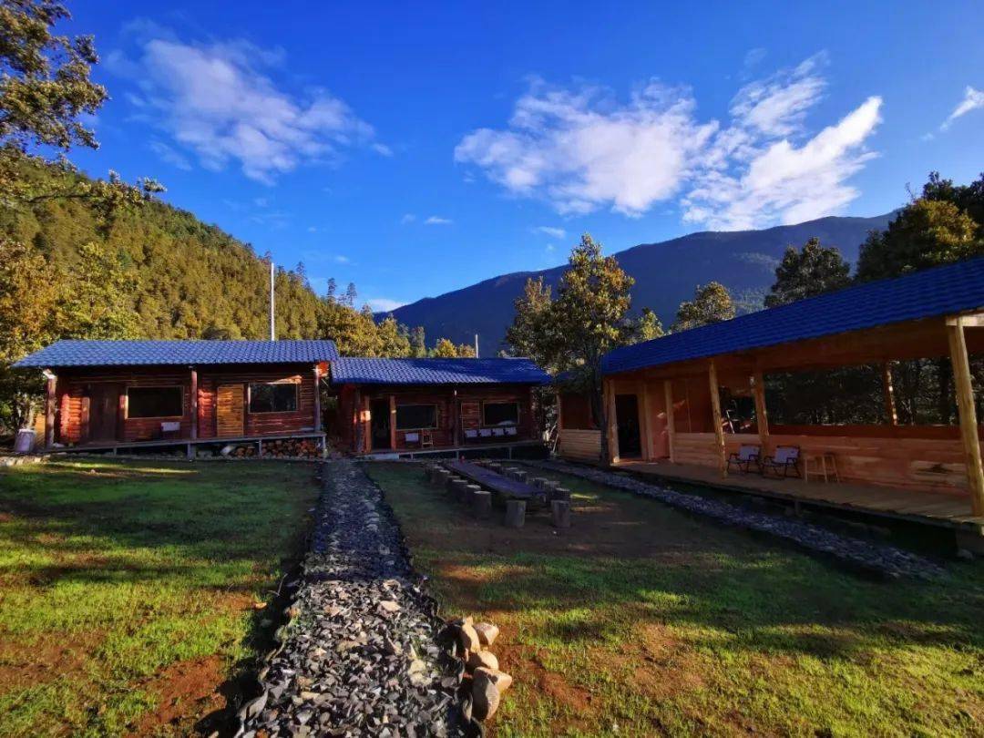 来一场人与大自然的"亲密接触"吧 走进哈巴村看生态旅游新发展_登山