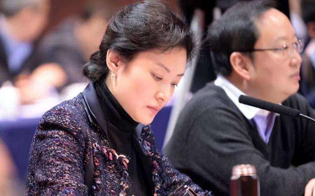 "央视一姐"到"央企董事长",55岁周涛,走了一条不同的大路_工作_董卿吧