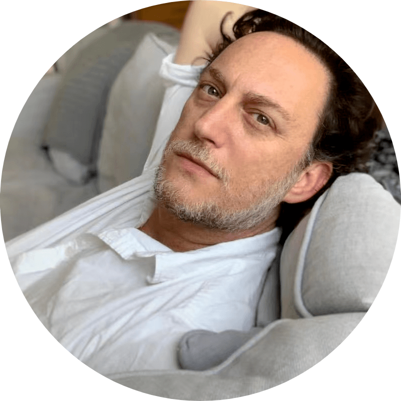 专访"斜杠青年"拉扎罗夫 | 从百老汇男主角走向话剧舞台的"多余人"