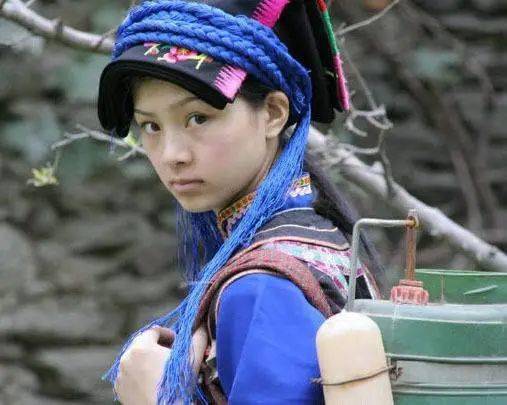 就是后来在《抗日奇侠》里扮演女妖宋无娇的那个