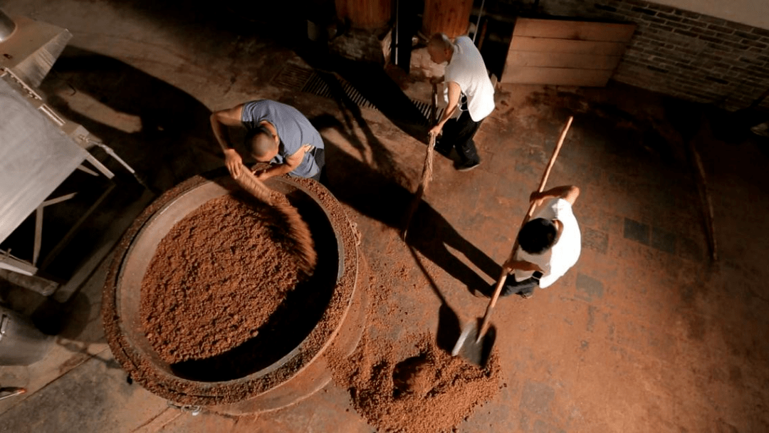 "藏"在汾酒里的国家级非遗技艺——杏花村汾酒酿制技艺探访_酿造_酿酒