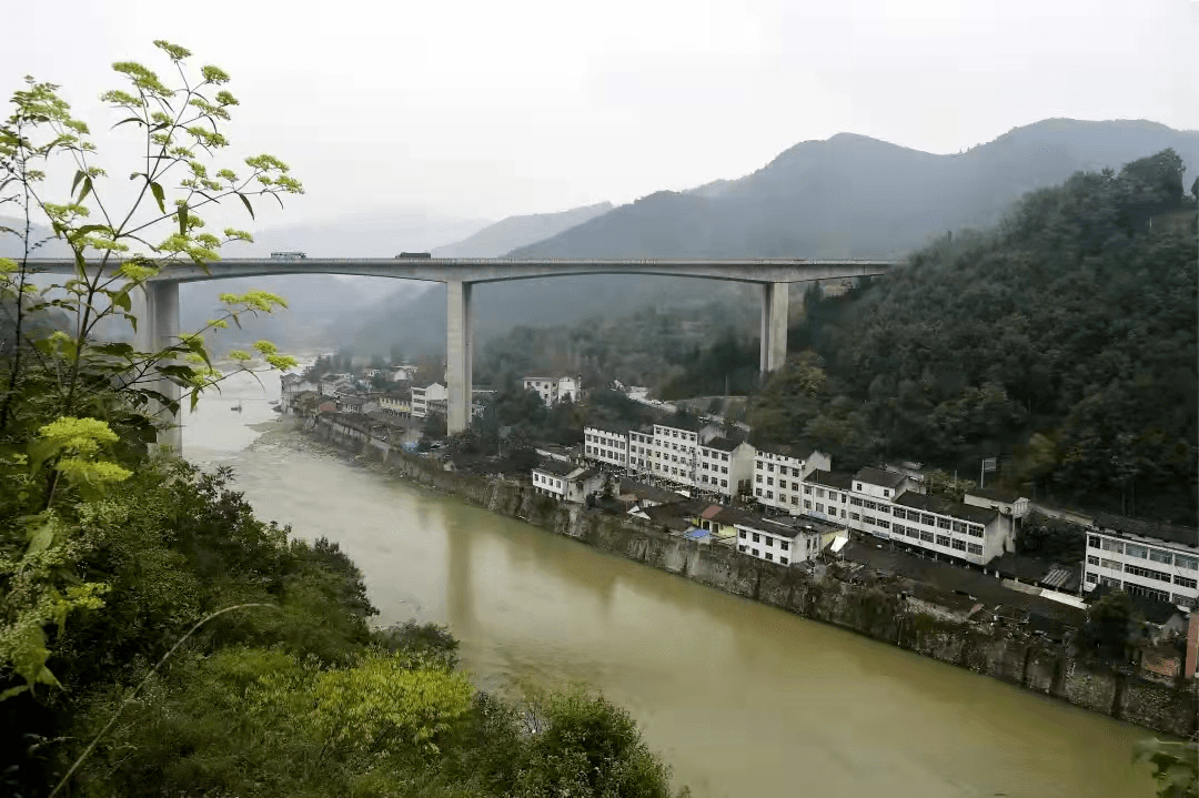 金水镇旧址洋县金水镇移民区新貌2015年,黄金峡水利枢纽工程开工建设