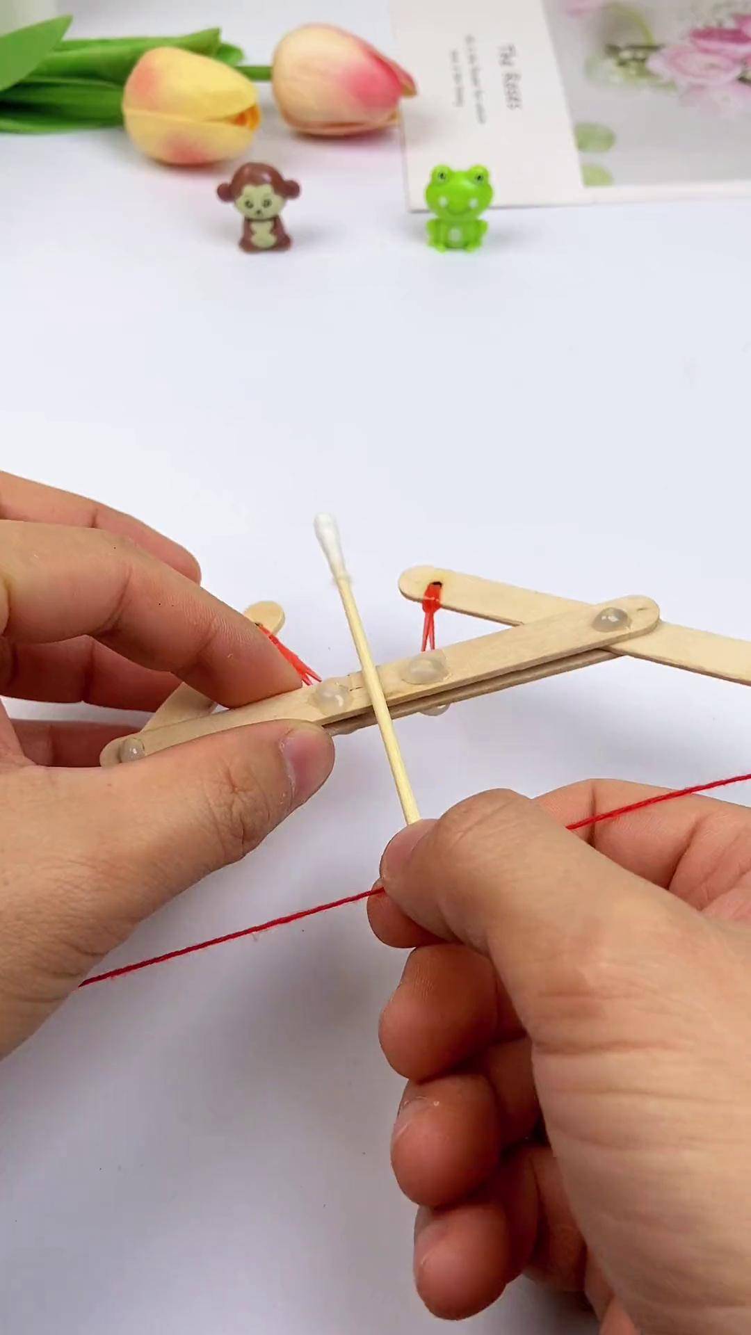 吃完的雪糕棒不要丢,一起来做个玩具箭弩吧!